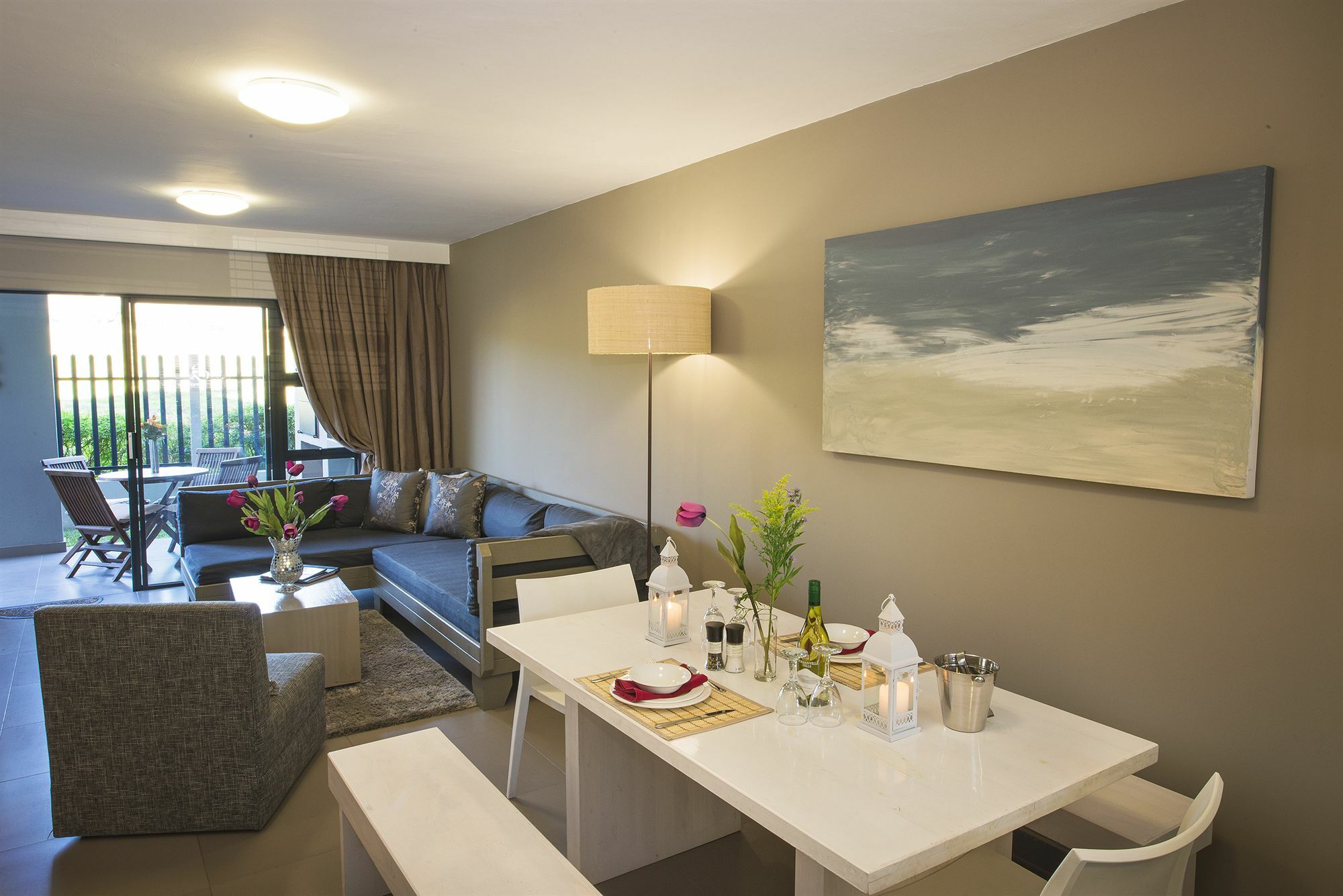 Burgundy Luxury Apartment